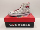 une paire de Converse ornées de personnages Pokémon