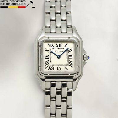 une image représentant une montre-bracelet avec des chiffres romains