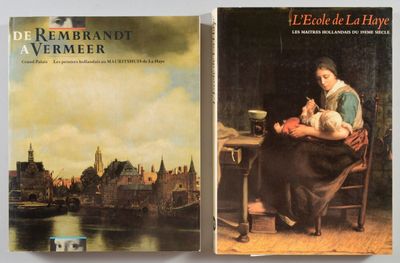 deux livres posés sur une table, à côté d'un tableau représentant une femme tenant un bébé dans ses bras