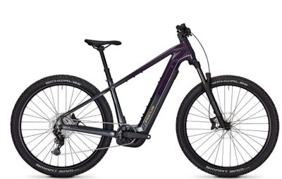 un VTT violet et noir sur fond blanc