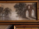 une photo d'un tableau accroché au mur à côté de deux photos encadrées