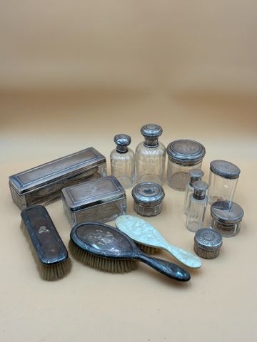 Ensemble de toilette en verre gravé de guirlande de nœuds, boucho
