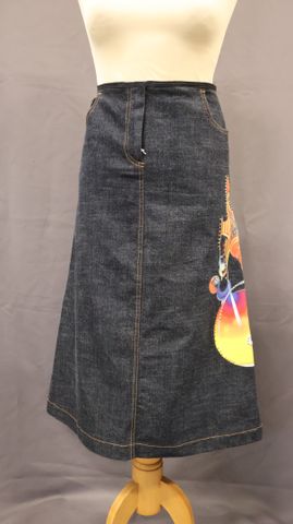 Christian LACROIX – Jupe en jean à dessin ; Taille 42 à vue ;