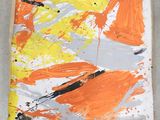 une peinture orange et blanche sur une feuille de papier, avec des éclaboussures de peinture