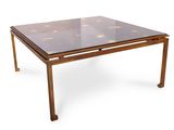une photo d'une table basse avec un plateau en verre et des pieds en métal