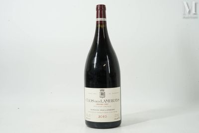 une bouteille de vin posée sur une table