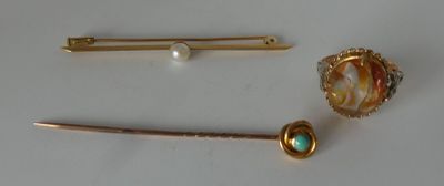 Lot en or 375°/°° et 750°/°° comprenant une barrette ornée d…