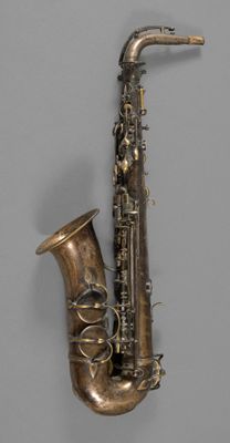a close up of a saxophone on a gray surface