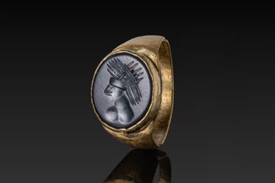 Intaille EN Pierre Noire DE Sasanie ReprÉSentant UN PRÊTre D…