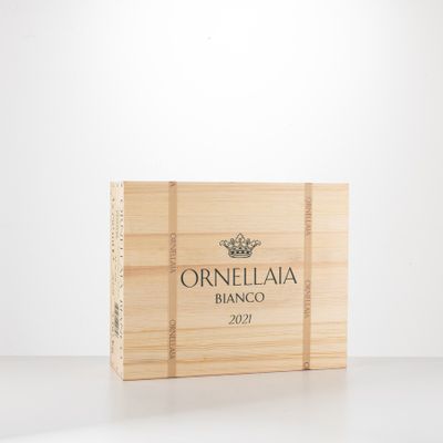 an image of a wooden box with a bottle of wine in it