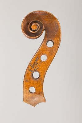 Tête de violon française faite vers 1760 ; portant marque au…