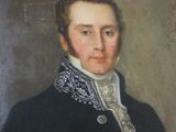 portrait d'un homme en manteau noir et chemise à col blanc