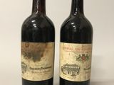 deux bouteilles de vin rouge posées l'une à côté de l'autre sur une table