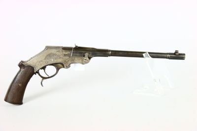 un vieux fusil avec une poignée en bois sur fond blanc