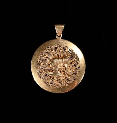 Pendentif orné d'un profil féminin africain en or jaune. 18K… - Photo 1