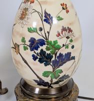 Paire d'anciennes lampes à pétrole, à fond pansu, en faïence… (photo 3)