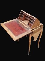 Petit bureau à système basculant en bois naturel H. (photo 4)