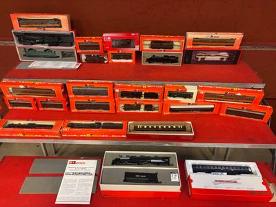 Ensemble locomotive et wagons / voitures de voyageurs RIVAROSSI - éche