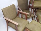 many chairs that are lined up together in a room