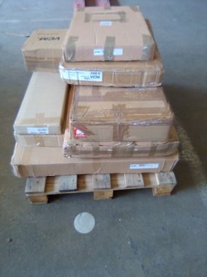 69 / Lot divers d'environ 120 Kg de meubles de marque V…