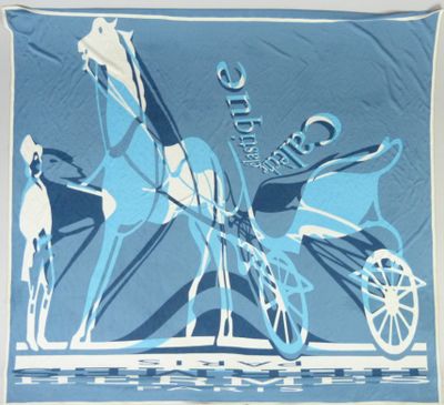 une image en bleu et blanc représentant un cheval et une calèche