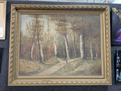 une image d'un tableau accroché au mur d'une pièce