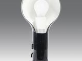 une lampe en noir et blanc équipée d'une ampoule