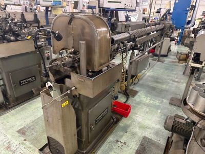 une image d'une machine dans une usine