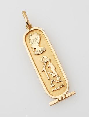 an egyptian gold pendant with an image of a man and a woman