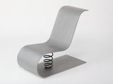une chaise équipée d'un ressort
