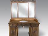 une coiffeuse ancienne en bois avec trois miroirs et un lavabo