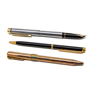 Un ensemble de stylos comprenant : - 1 stylo plume SHEAFFER,…