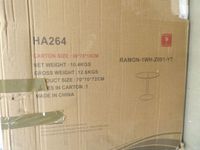 Une petite table à manger blanche environ 70x70cm avec pied … (photo 2)