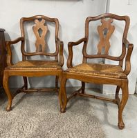 Paire de fauteuils à bras en bois fruitier, le dossier ajour… (photo 2)