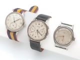 Trois modèles différents de montres-bracelets sont présentés sur un fond blanc