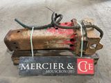 une pancarte sur laquelle est écrit « Mercier et Cle »
