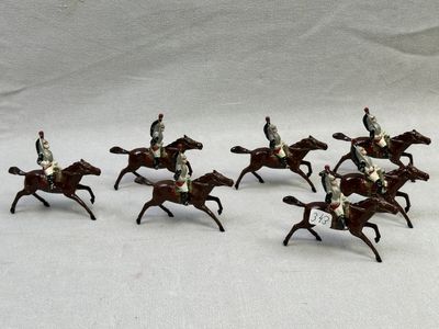 Lot de soldats en plomb peint comprenant sept cuirassiers (d…