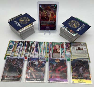 On joue à ce jeu de cartes sur la table, avec de nombreuses cartes.
