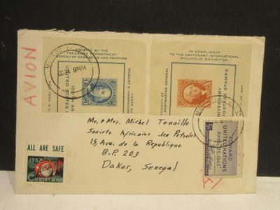 une vieille carte postale sur laquelle figurent deux timbres et un cachet postal