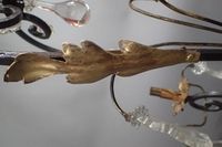 Lustre en métal laqué noir et doré à décor de feuilles, et p… (photo 6)