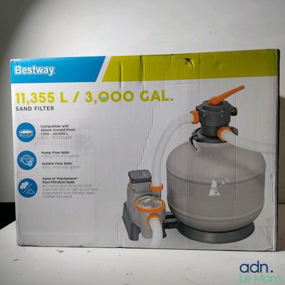 emballage d'un nouveau produit : une bonbonne de gaz avec un tuyau