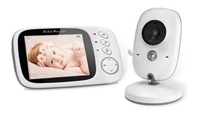 le babyphone est posé à côté d'un autre petit babyphone