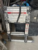 Un ensemble de cinq échelles dont 4 coulissantes et une éche… (photo 3)