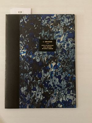 un livre bleu et noir posé sur une table blanche