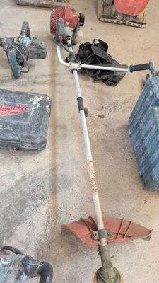 a picture of a group of tools that are on the floor