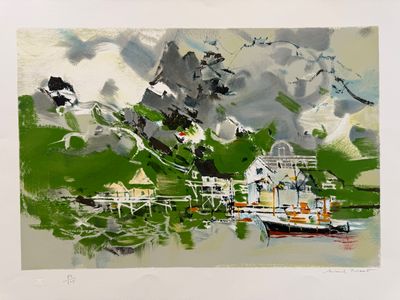 un tableau représentant un bateau sur un plan d'eau, avec des montagnes en arrière-plan