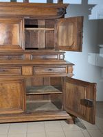 Buffet deux corps en noyer mouluré et sculpté ouvrant par de… (photo 4)