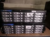 de nombreux types différents de disques durs empilés les uns sur les autres