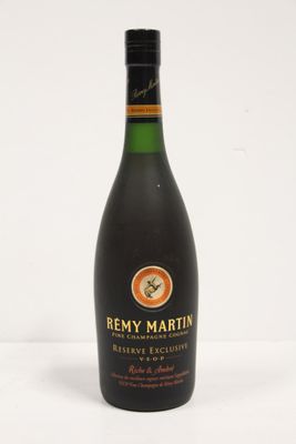 la bouteille est vide et prête à être remplie de vin
