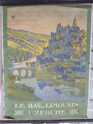 tableau représentant un château, avec une rivière et un pont au premier plan